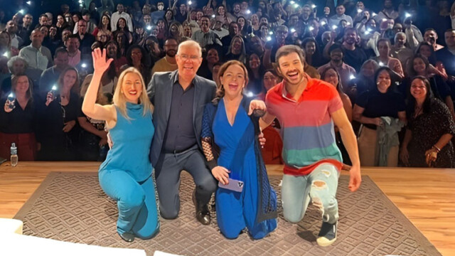 Elenco de “Nunca desista de seus sonhos” comemora sucesso na estreia de temporada no RJ