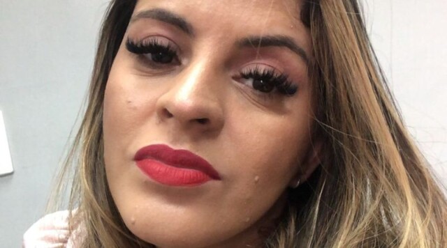 Ruivinha de Marte é atendida pela Nails Designer, Ana Oliveira em São Paulo