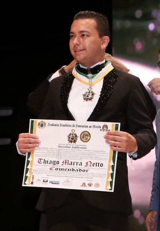 Dr. Thiago Marra, cirurgião plástico ganha prêmio em noite de gala no Copacabana Palace