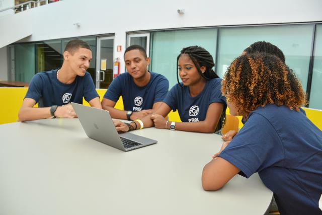 Últimos dias: Instituto PROA tem 6 mil vagas para jovens de baixa renda do Rio de Janeiro