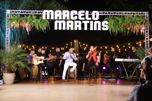 Marcelo Martins, ícone internacional do sucesso com “Eu Quero Tchu, Eu Quero Tcha” e “Joga o Copo pro Alto”, retorna à cena musical acompanhado de Marrone