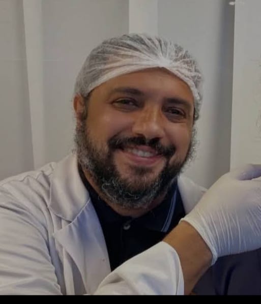 O Médico Cirurgião Plástico, Dr. Aurílio Luís, comemora 30 anos de sua formação