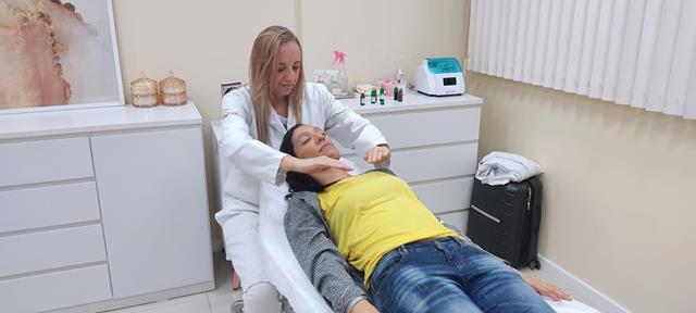 PICS, Reiki, Auriculoterapia, Acupuntura sem agulhas e Aromaterapia no Rio de Janeiro: Uma combinação poderosa para o bem-estar